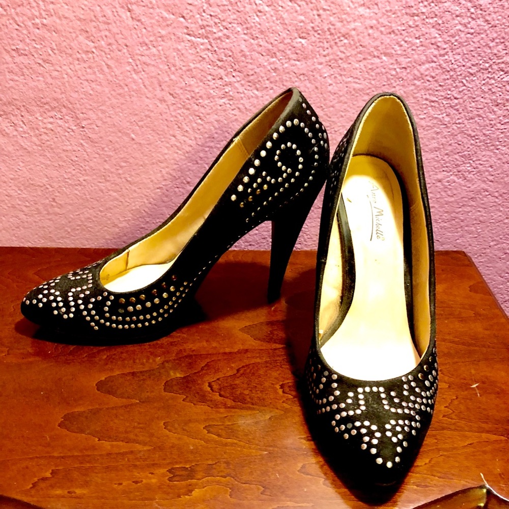 Shoes - Picture 2 of 5